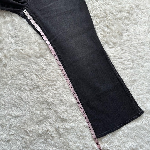 Madewell Jeans Kick Out Crop Mid-Rise Stretch in Beckley Wash 33 - Picture 12 of 13